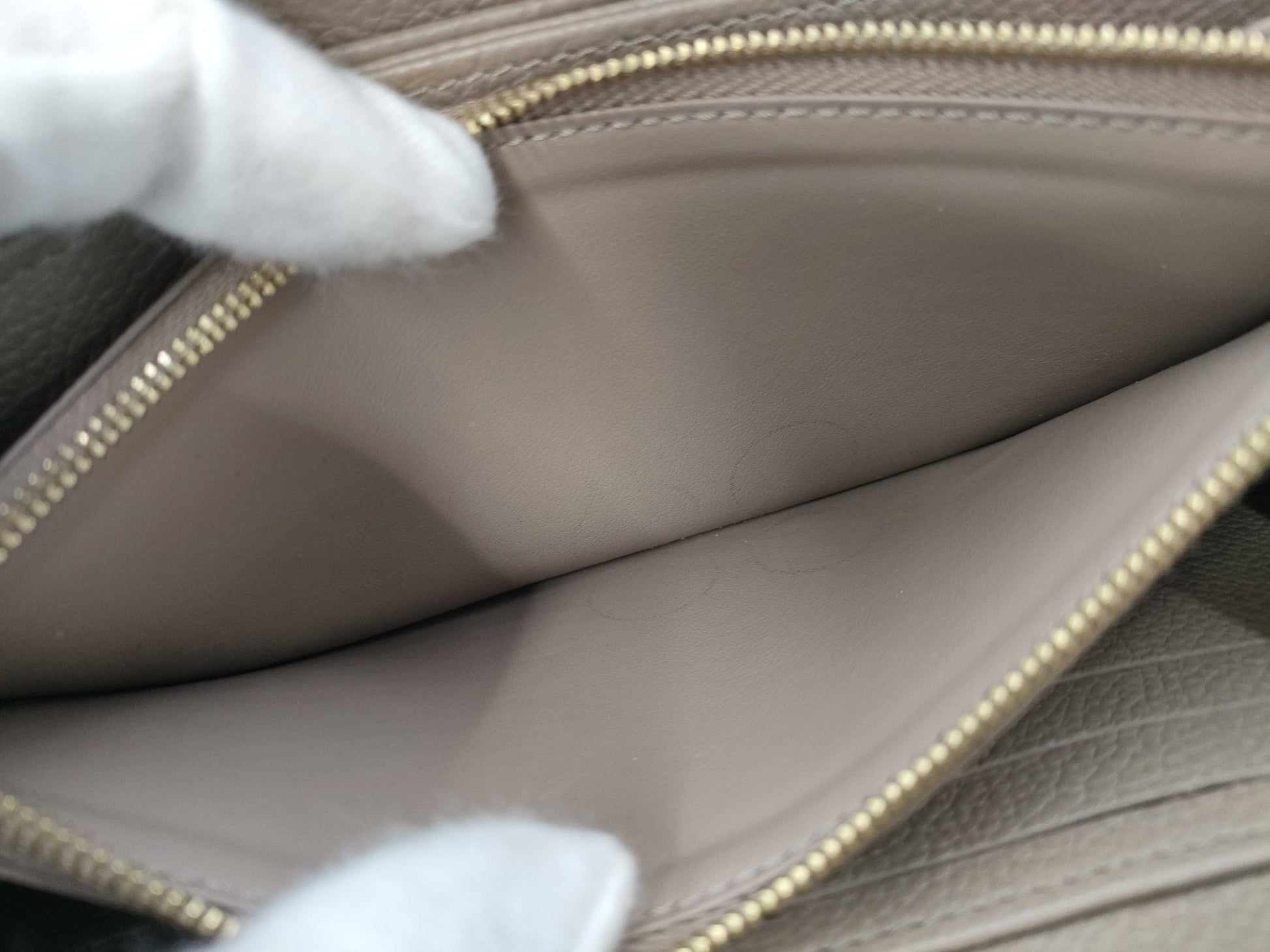 LOUIS VUITTON Monogram Empreinte/Tourterelle Creme Wallet