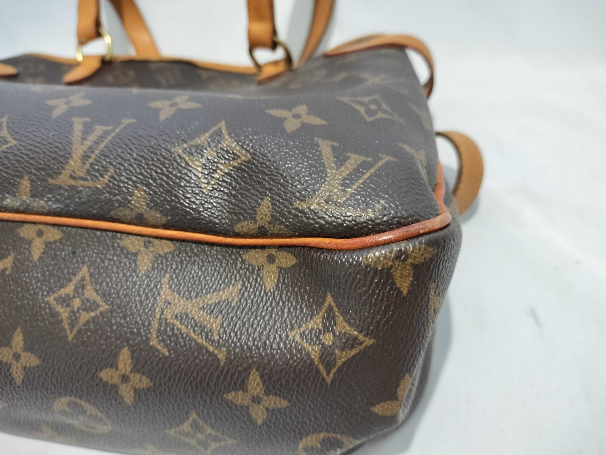 LOUIS VUITTON Monogram Batignolles Horizontal Handbag