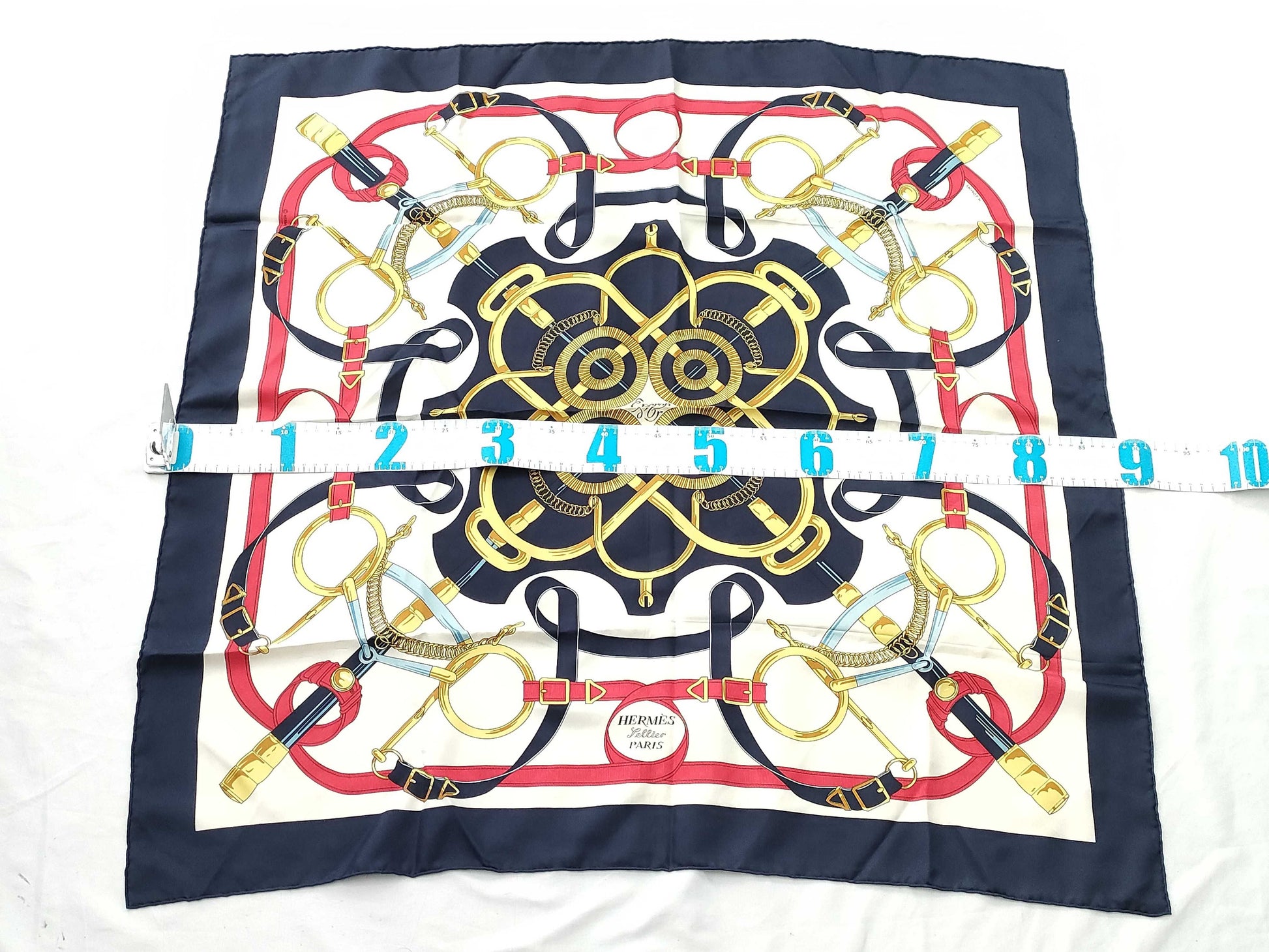 HERMES Carré Carré 90 Golden Spur Scarf