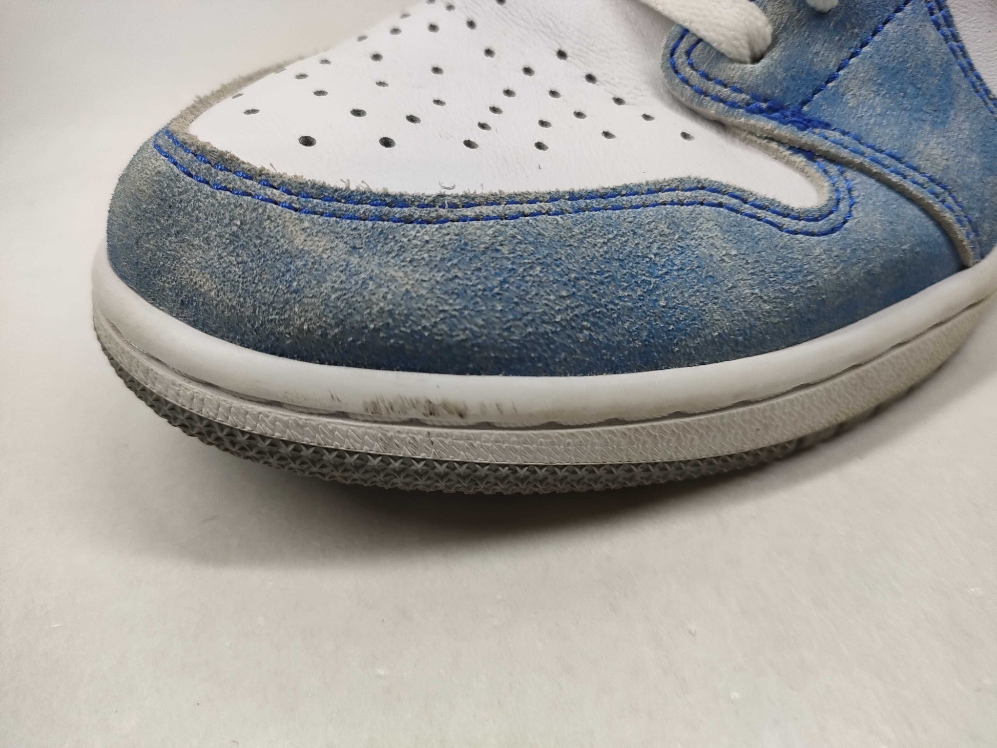 NIKE Air Jordan 1 Hyper Royal 555088-402 Sneakers