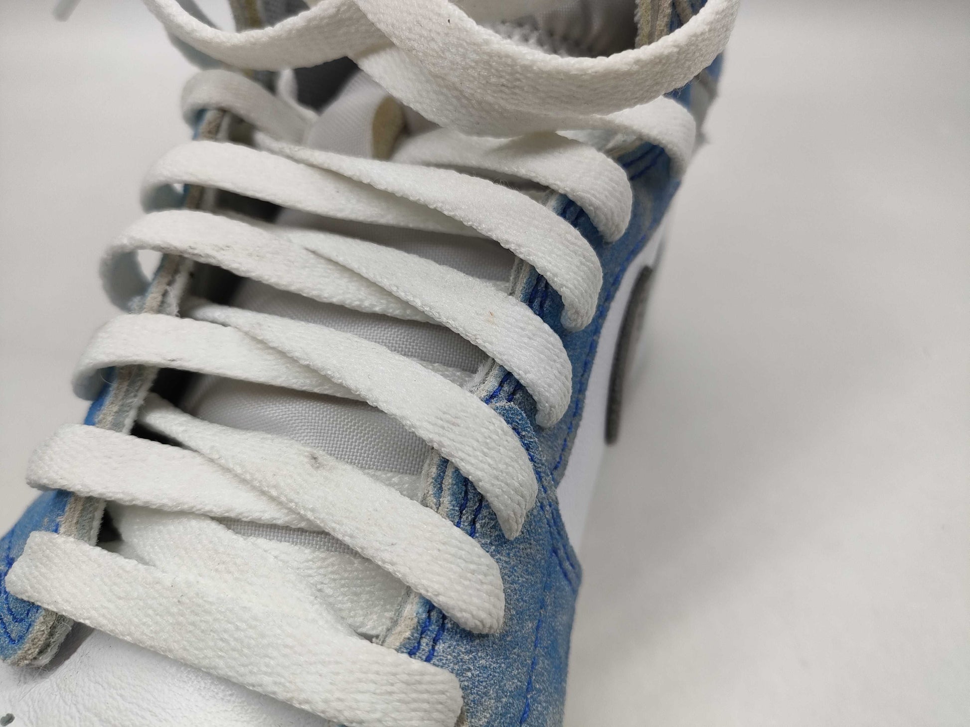 NIKE Air Jordan 1 Hyper Royal 555088-402 Sneakers