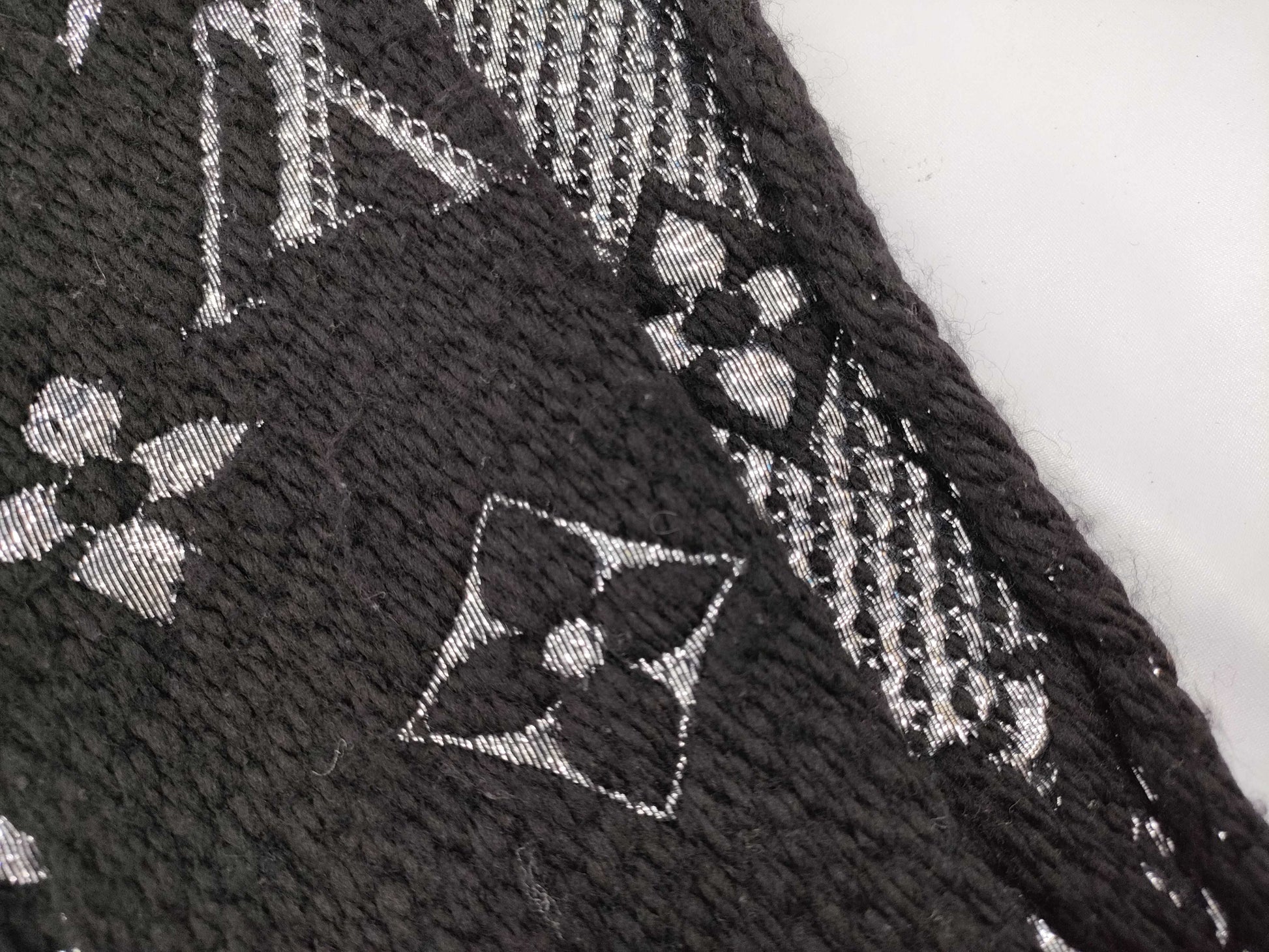LOUIS VUITTON M75833 Echarpe Logomania Shine Scarf Noir