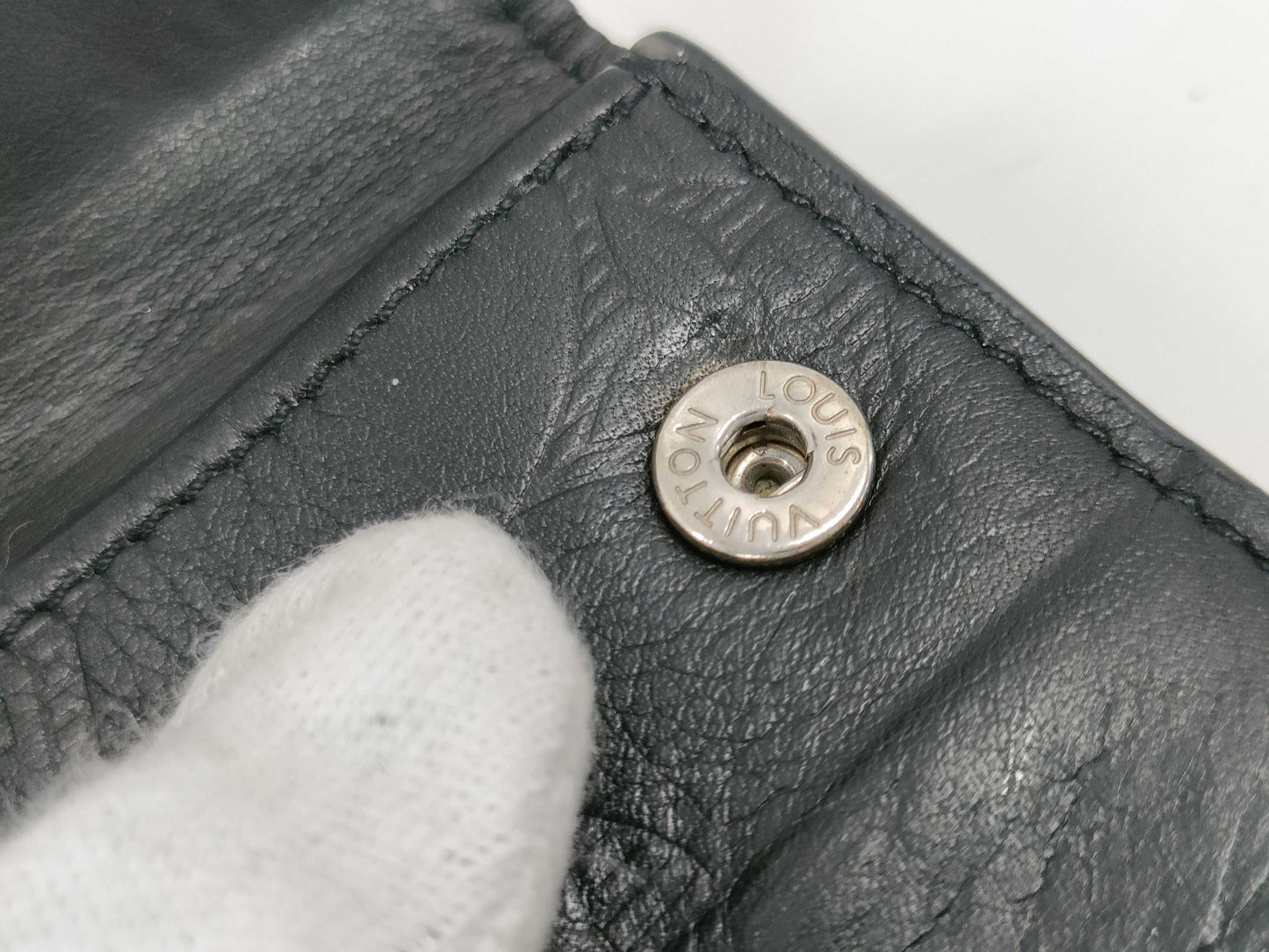 LOUIS VUITTON Discovery Compact Wallet