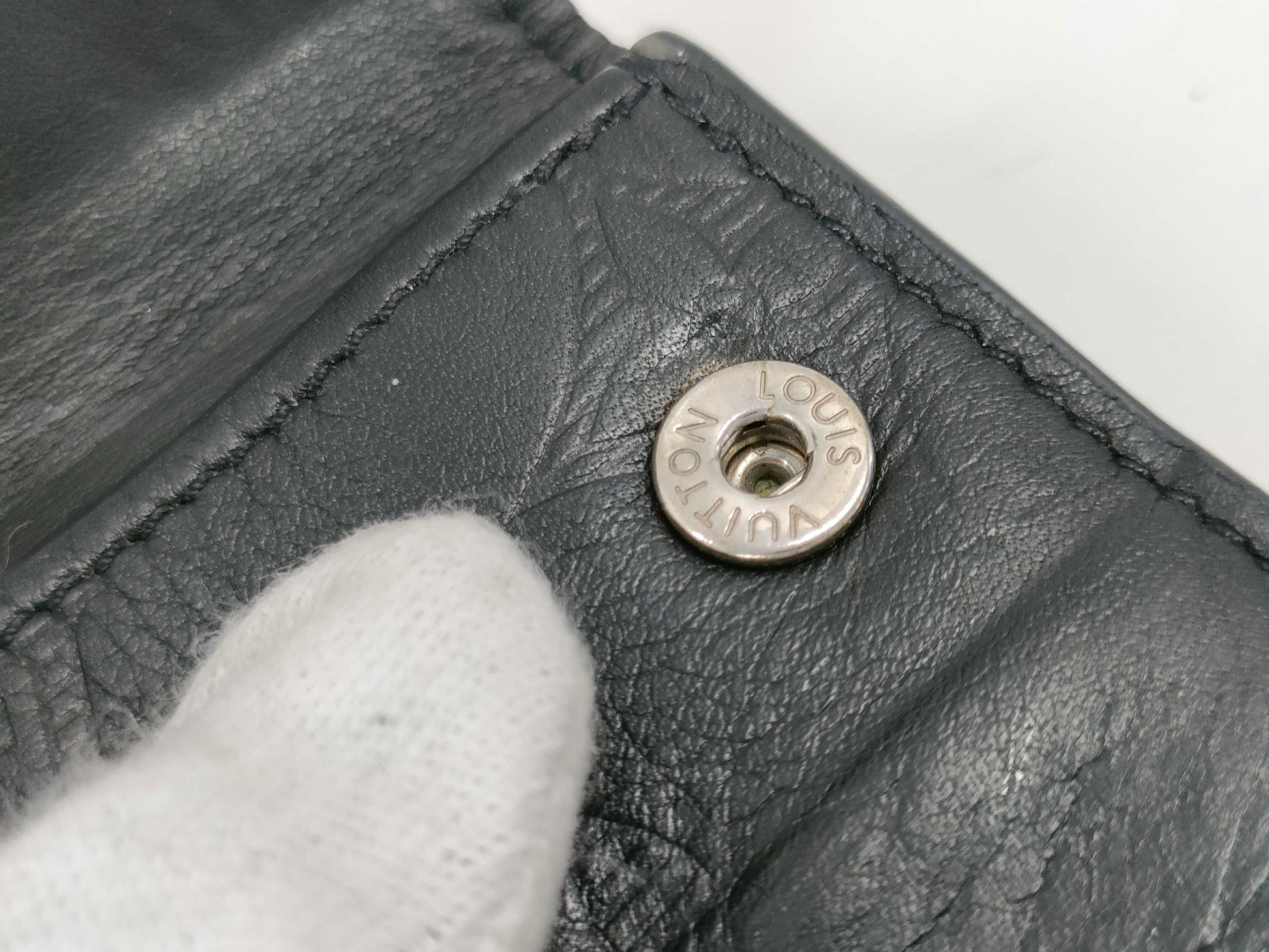 LOUIS VUITTON Discovery Compact Wallet