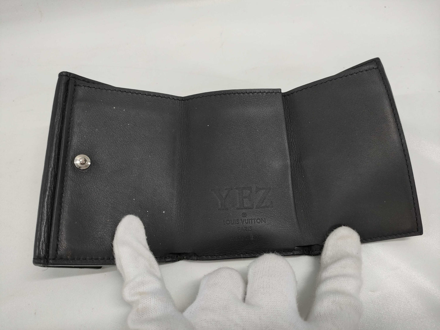 LOUIS VUITTON Discovery Compact Wallet