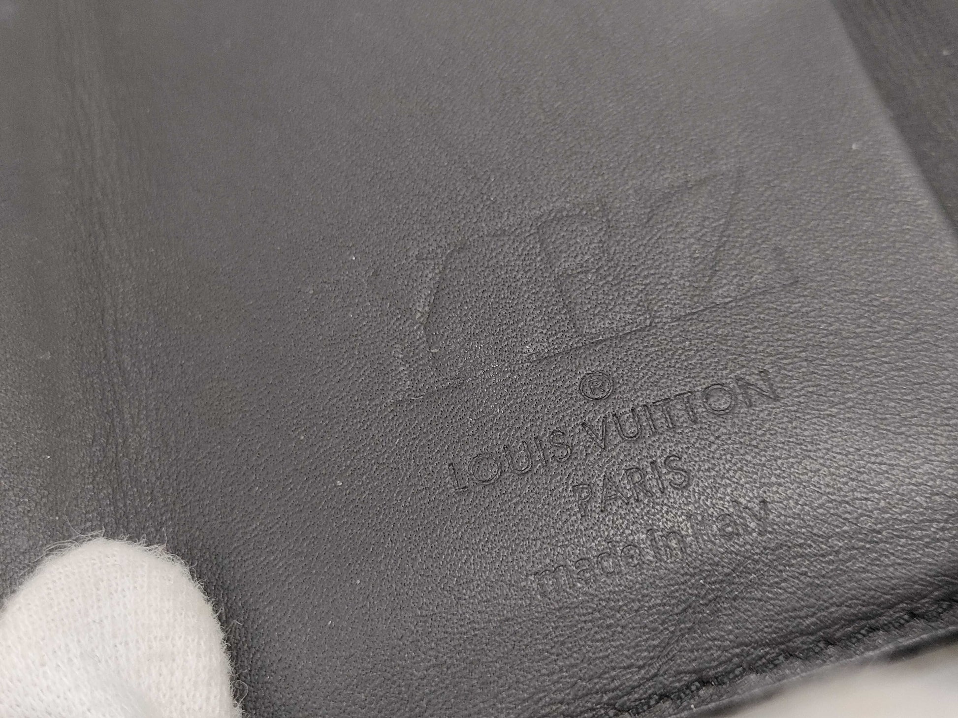 LOUIS VUITTON Discovery Compact Wallet