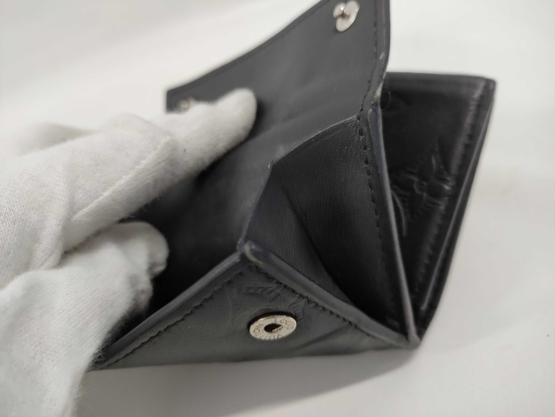 LOUIS VUITTON Discovery Compact Wallet