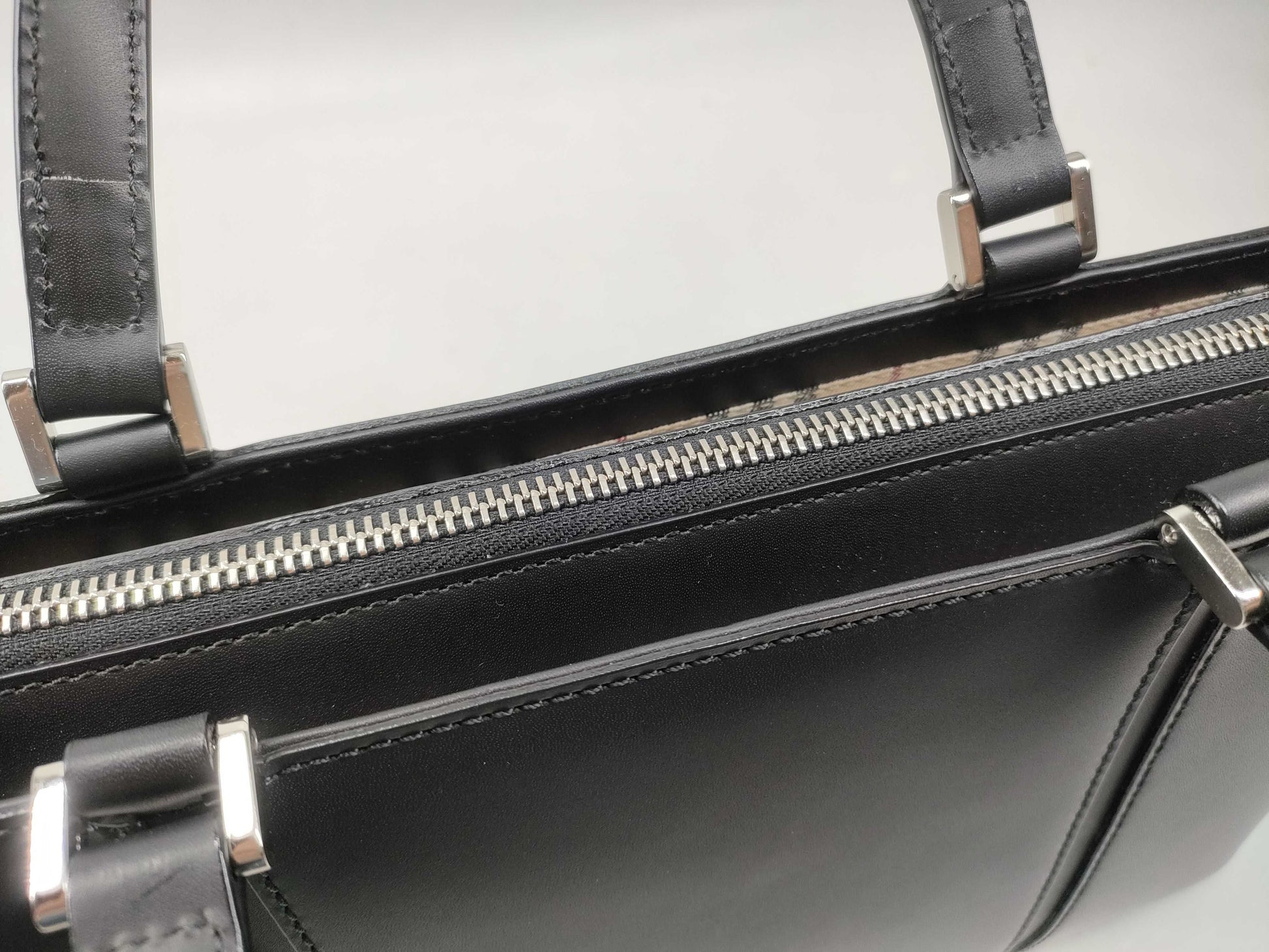 BURBERRY Leather Handbag with Nova Check Interior