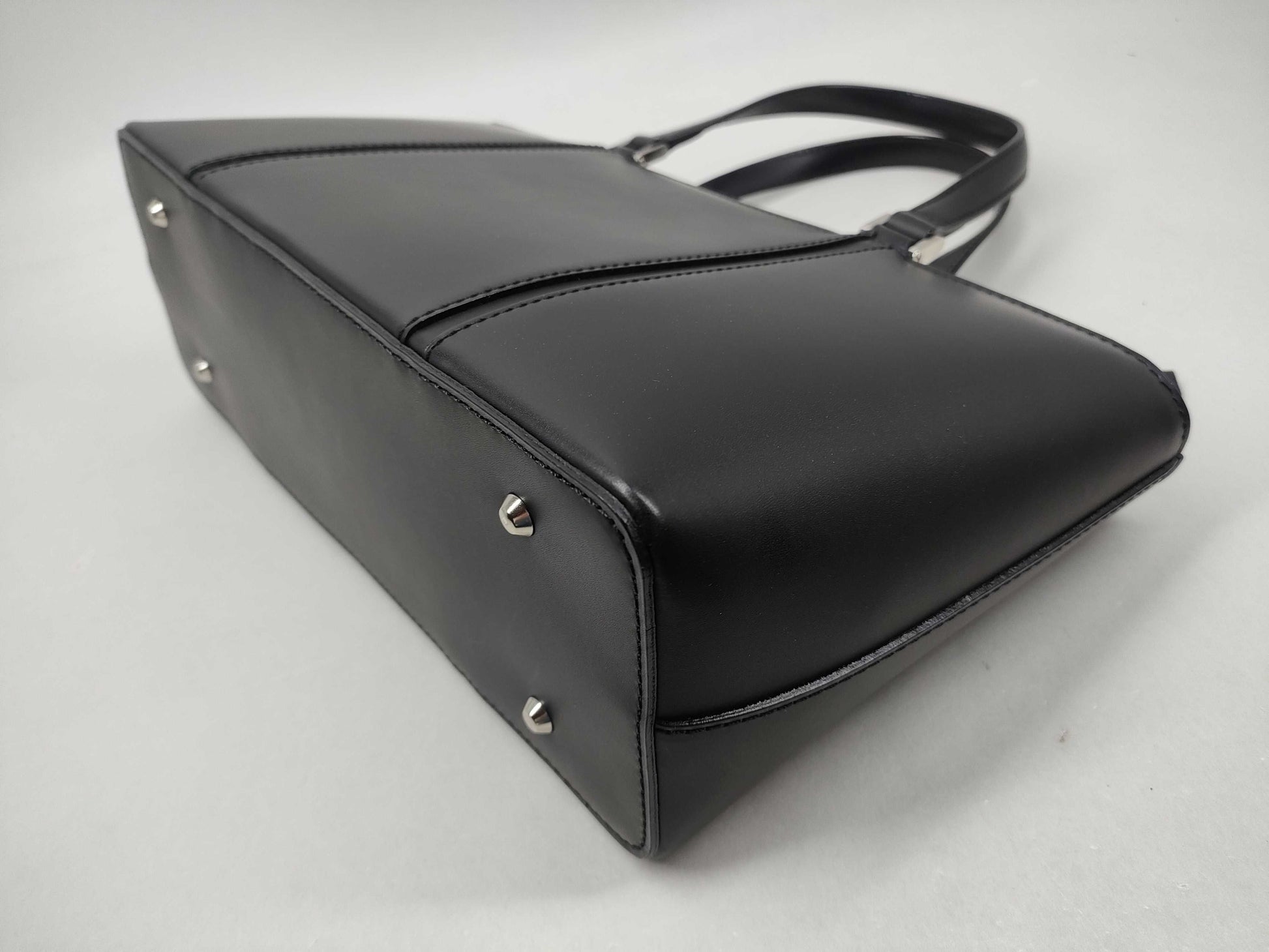 BURBERRY Leather Handbag with Nova Check Interior