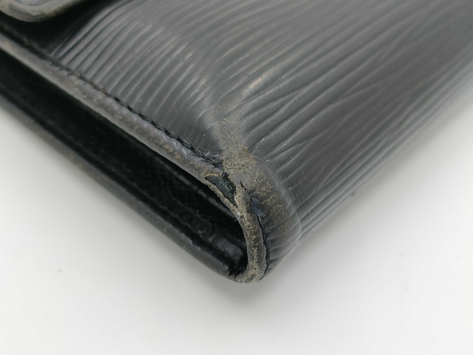 LOUIS VUITTON Epi M63712 Tresor Etui Papier Wallet