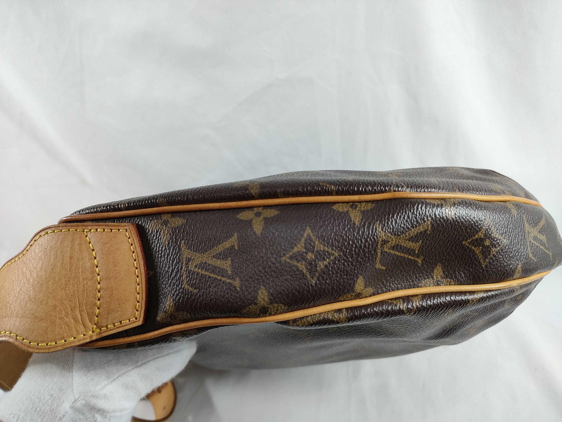 LOUIS VUITTON [Serial] CA0023 Monogram M51512 Croissant MM Handbag