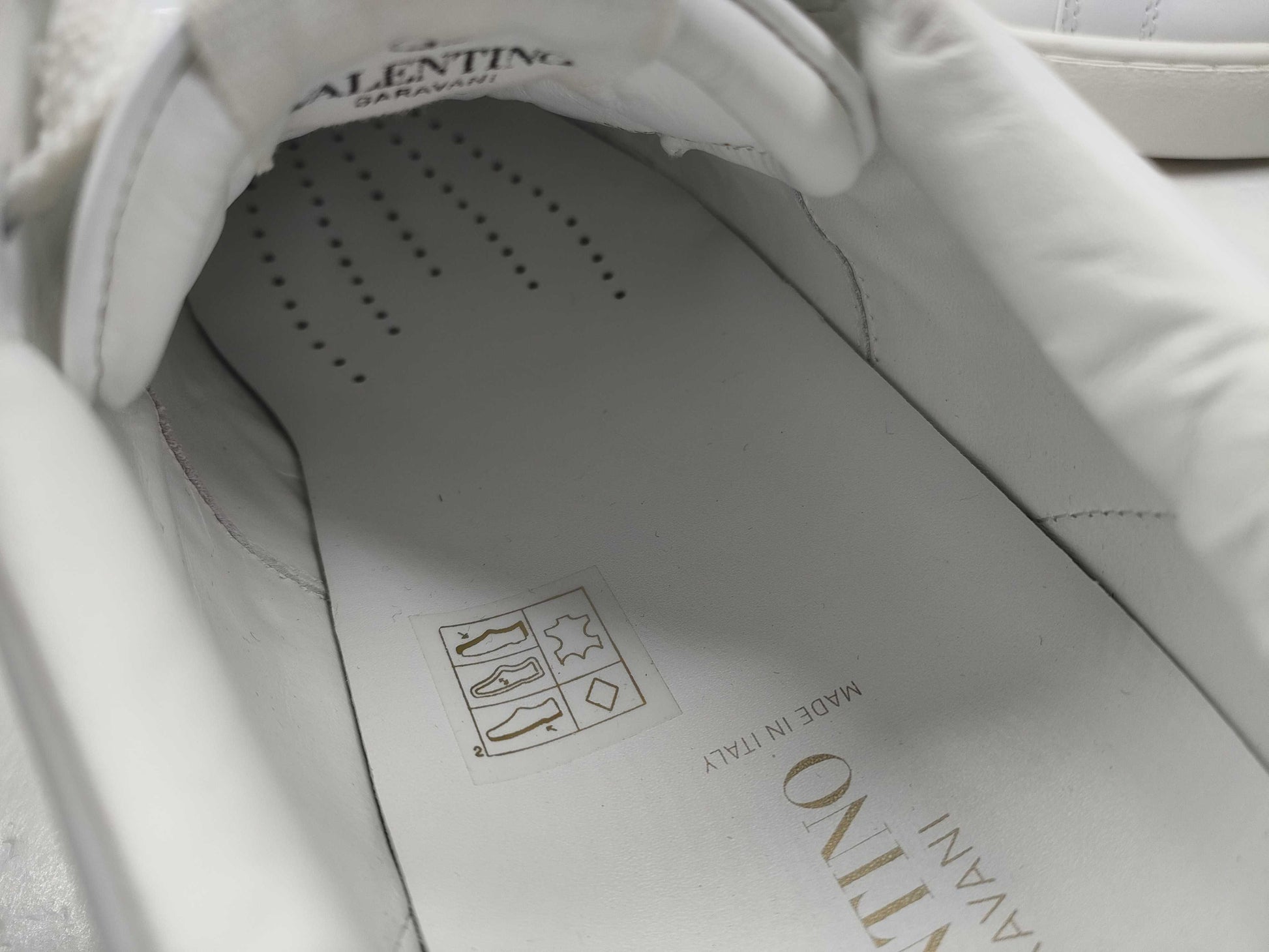 MARIO VALENTINO Valentino Garavani Studded Sneakers