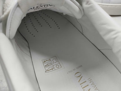 MARIO VALENTINO Valentino Garavani Studded Sneakers