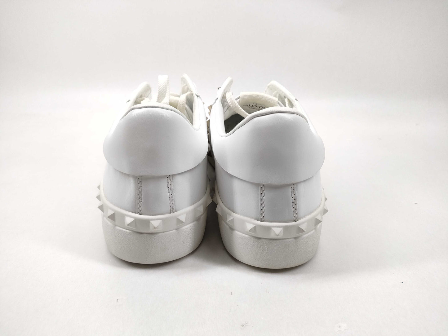 MARIO VALENTINO Valentino Garavani Studded Sneakers