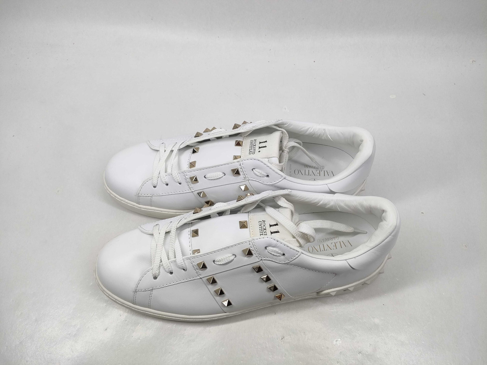 MARIO VALENTINO Valentino Garavani Studded Sneakers