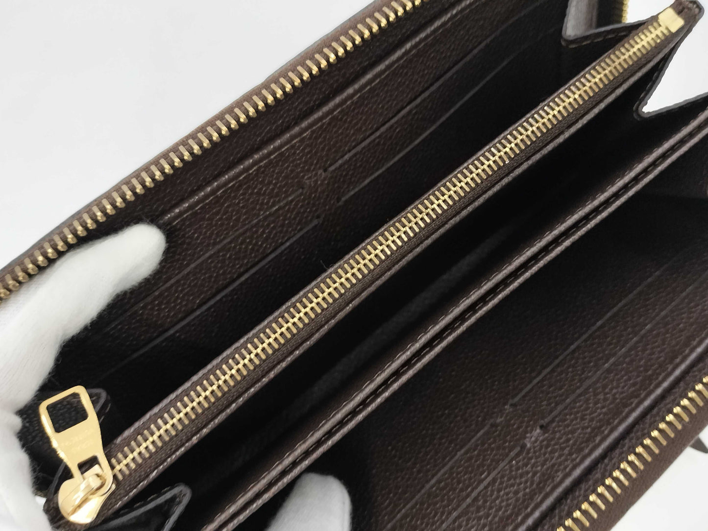 LOUIS VUITTON Monogram Empreinte Zippy Wallet