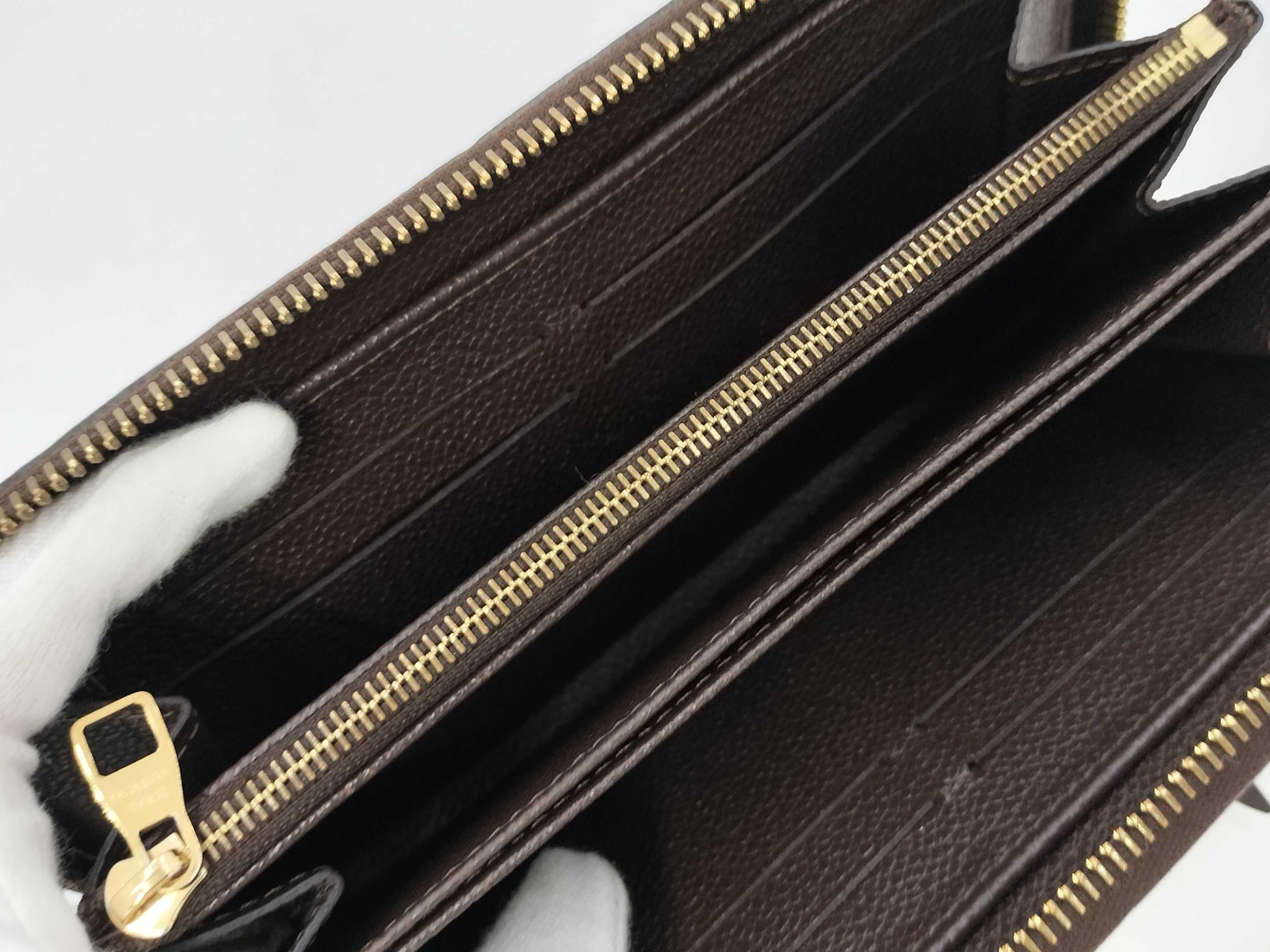 LOUIS VUITTON Monogram Empreinte Zippy Wallet