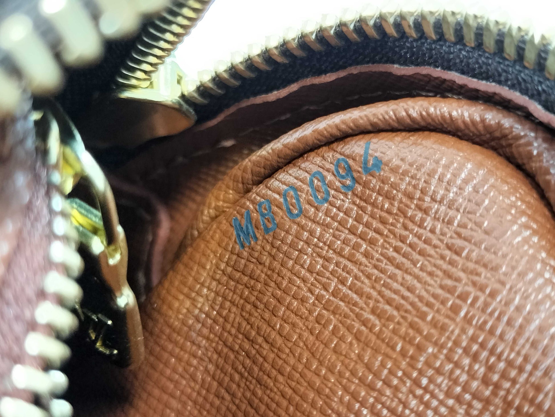 LOUIS VUITTON M51274 Monogram Trocadero 27 Shoulder Bag