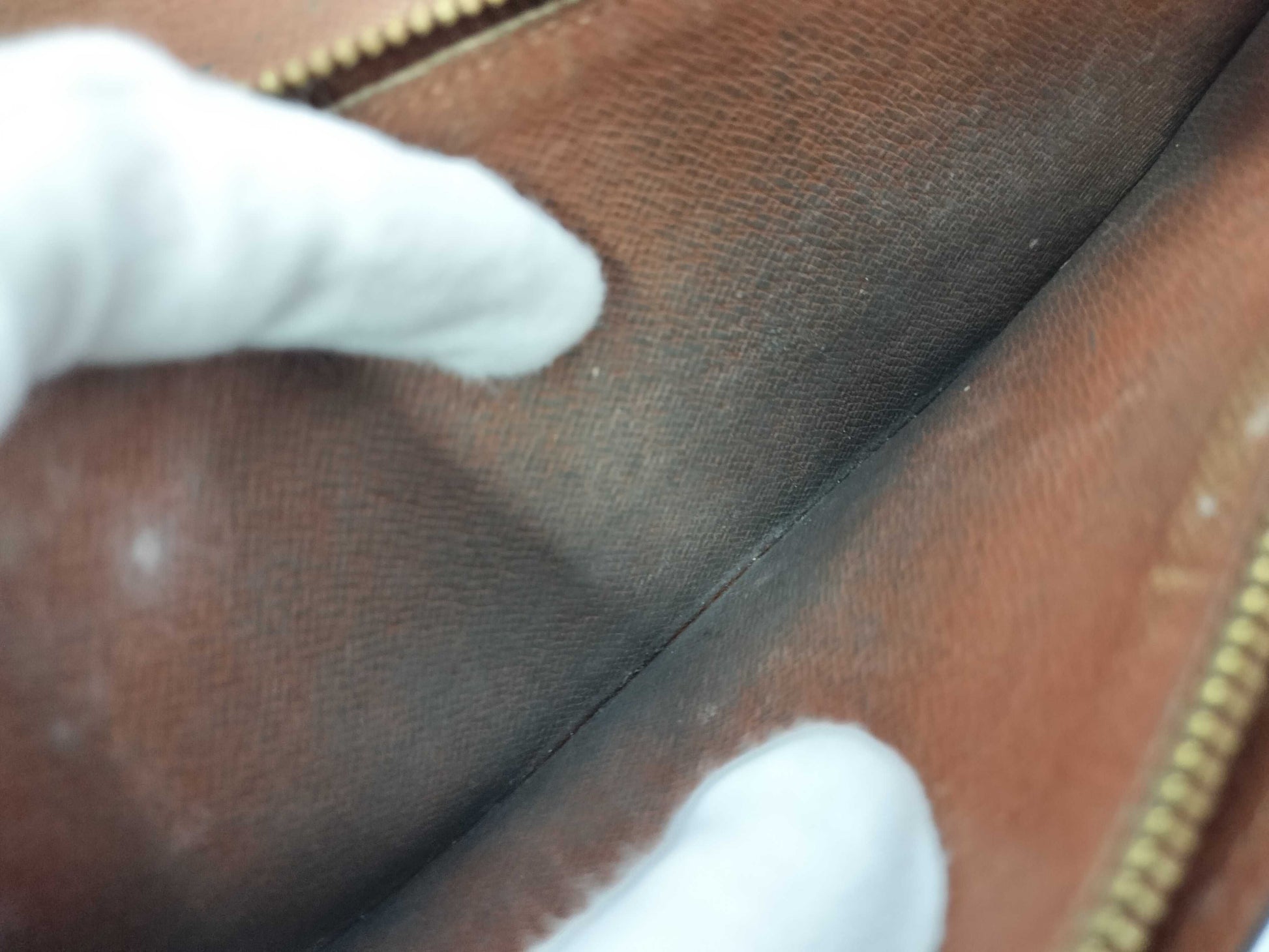 LOUIS VUITTON Monogram International Wallet