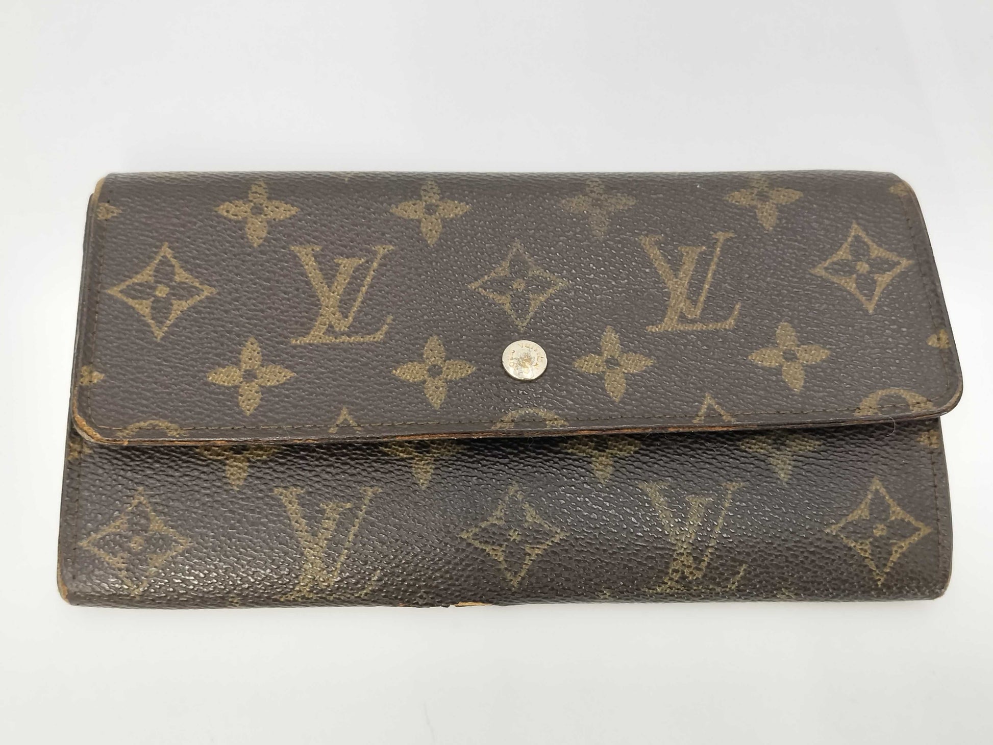 LOUIS VUITTON Monogram International Wallet