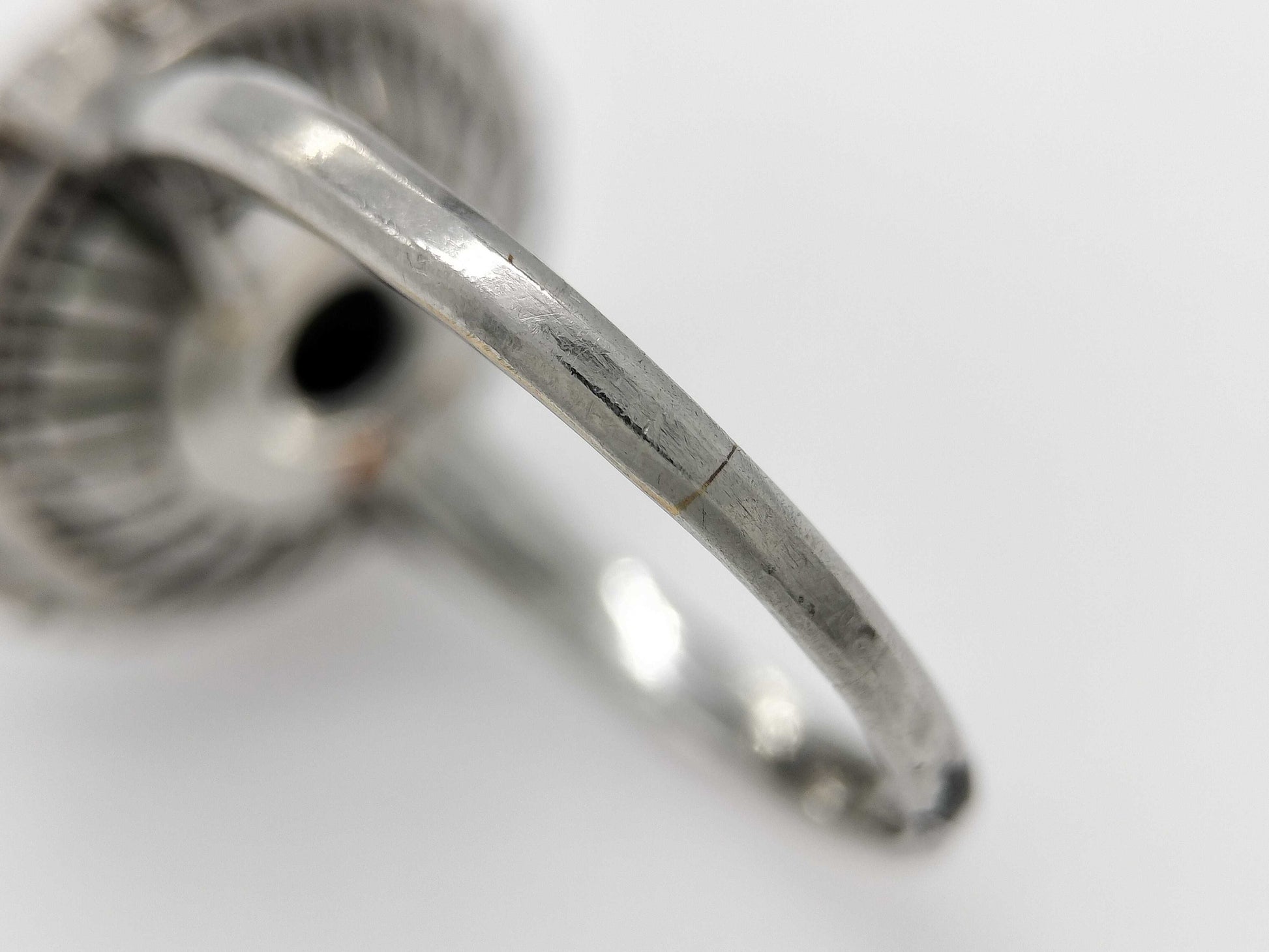Jadeite ring, diameter approximately 11.2mm x 8.4mm, diamond PM 6.1g 