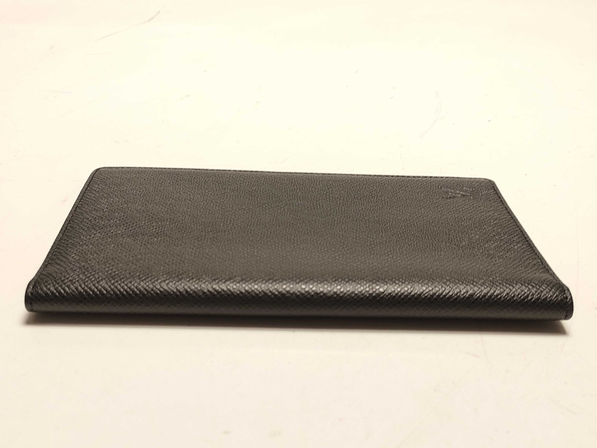 LOUIS VUITTON Taiga Porte Chequier Carte Credit Wallet