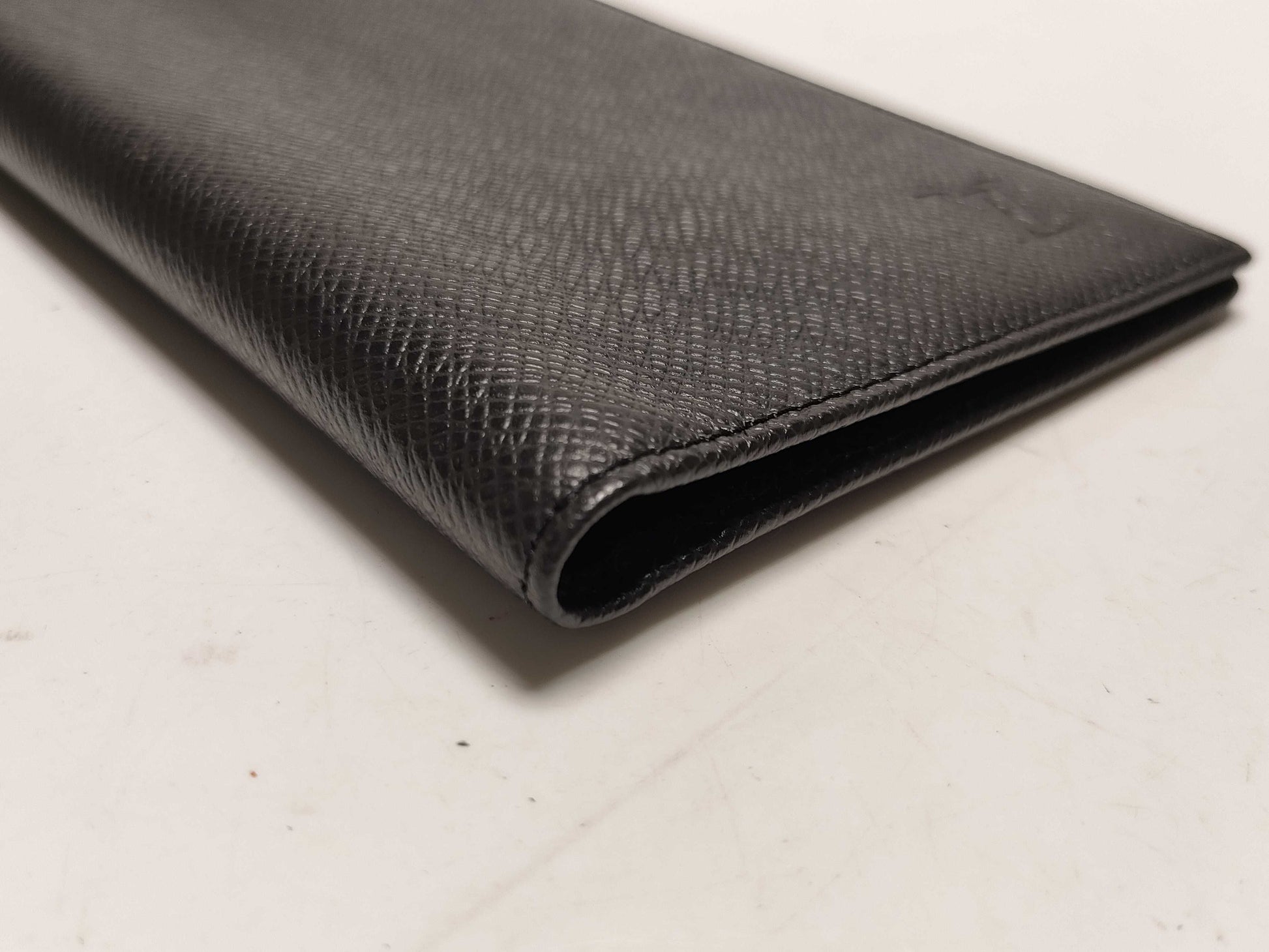 LOUIS VUITTON Taiga Porte Chequier Carte Credit Wallet