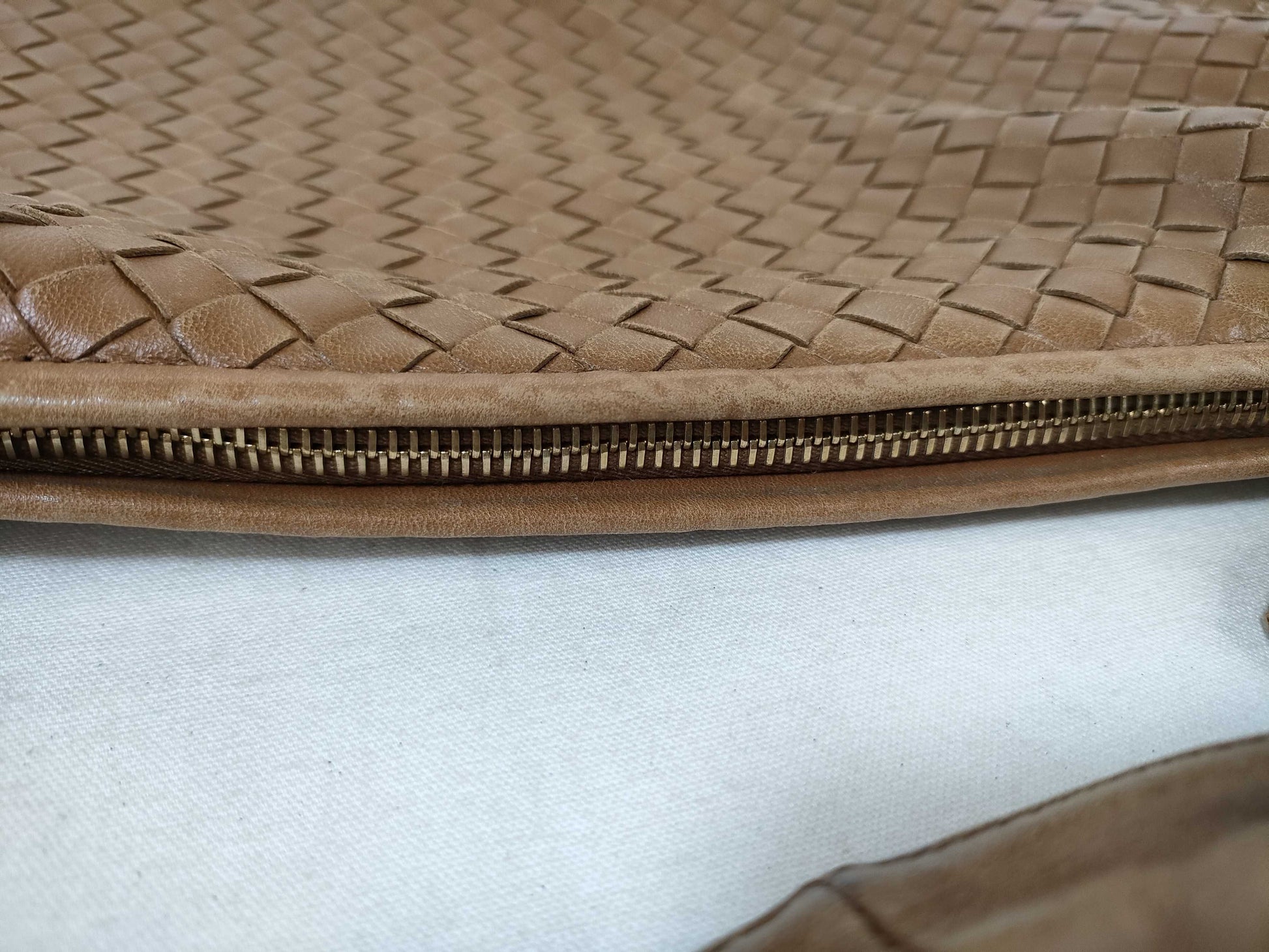 BOTTEGA VENETA Intrecciato Hobo Handbag