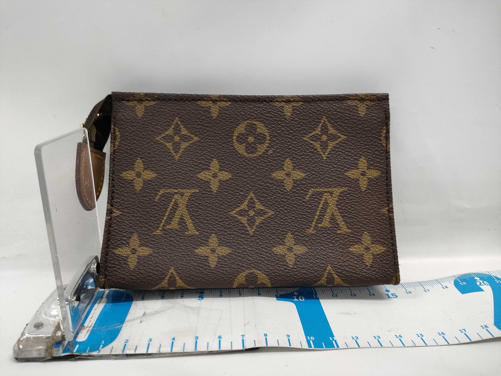 LOUIS VUITTON Monogram M47546 Monogram Pochette Toilette Pouch