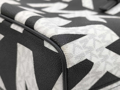 Michael Kors 1-piece MK pattern tote bag