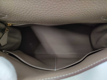 HERMES Kelly 28 Togo Etoupe Handbag with GD Hardware and Z Stamp