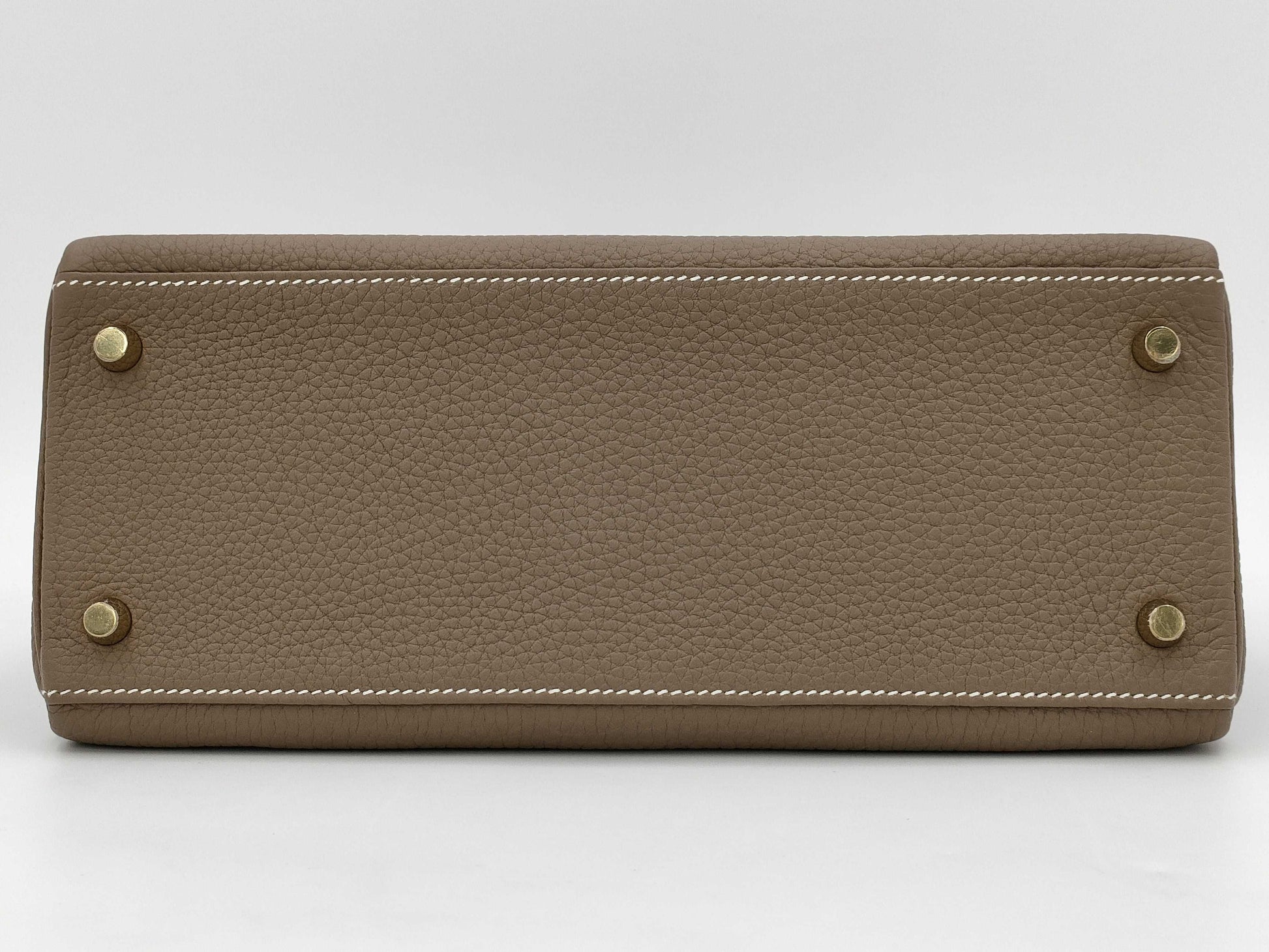 HERMES Kelly 28 Togo Etoupe Handbag with GD Hardware and Z Stamp
