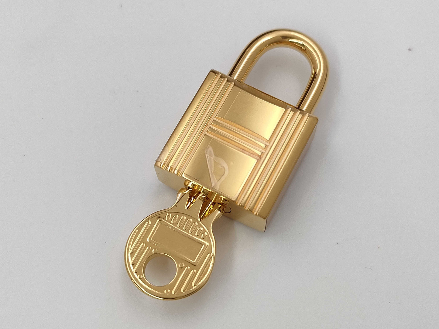 HERMES Kelly 28 Togo Etoupe Handbag with GD Hardware and Z Stamp