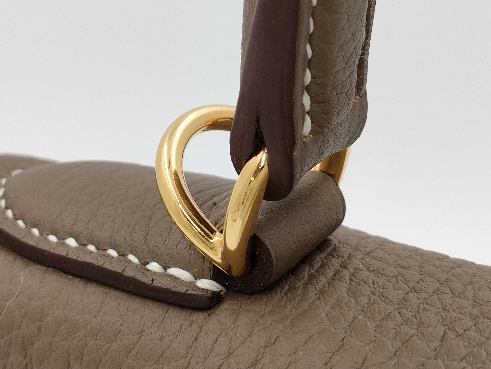 HERMES Kelly 28 Togo Etoupe Handbag with GD Hardware and Z Stamp