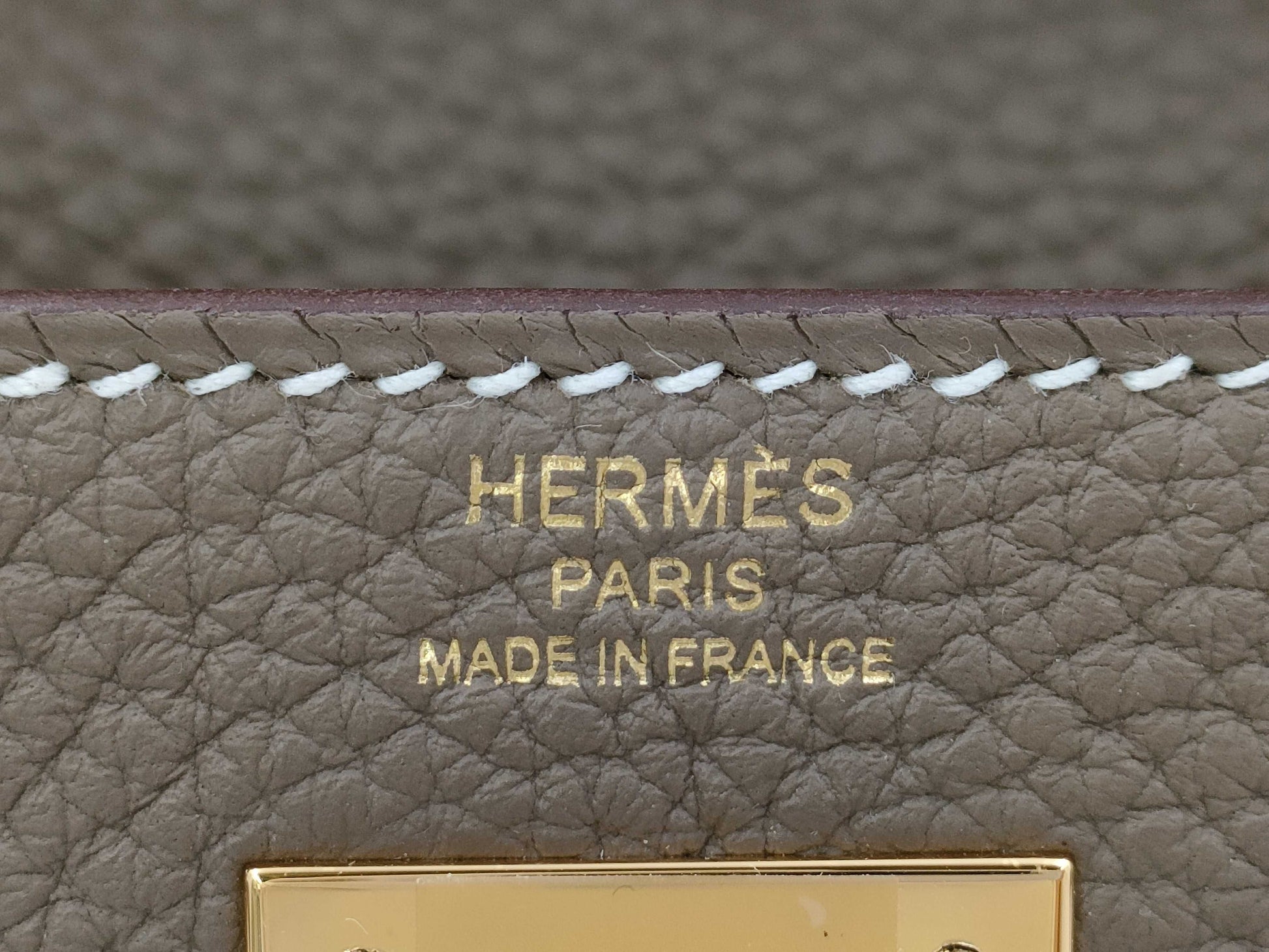 HERMES Kelly 28 Togo Etoupe Handbag with GD Hardware and Z Stamp