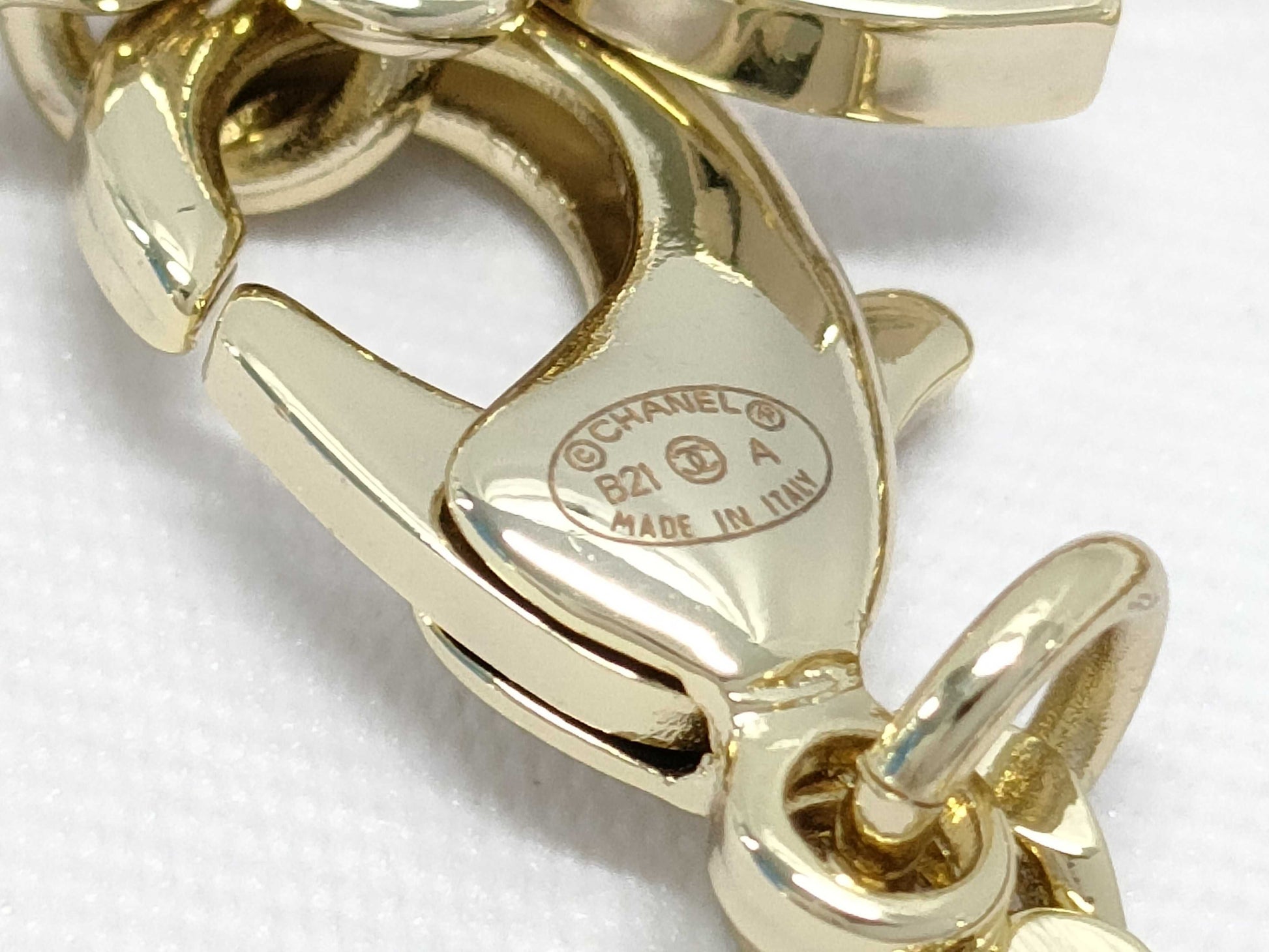 CHANEL B21A Coco Chain Necklace