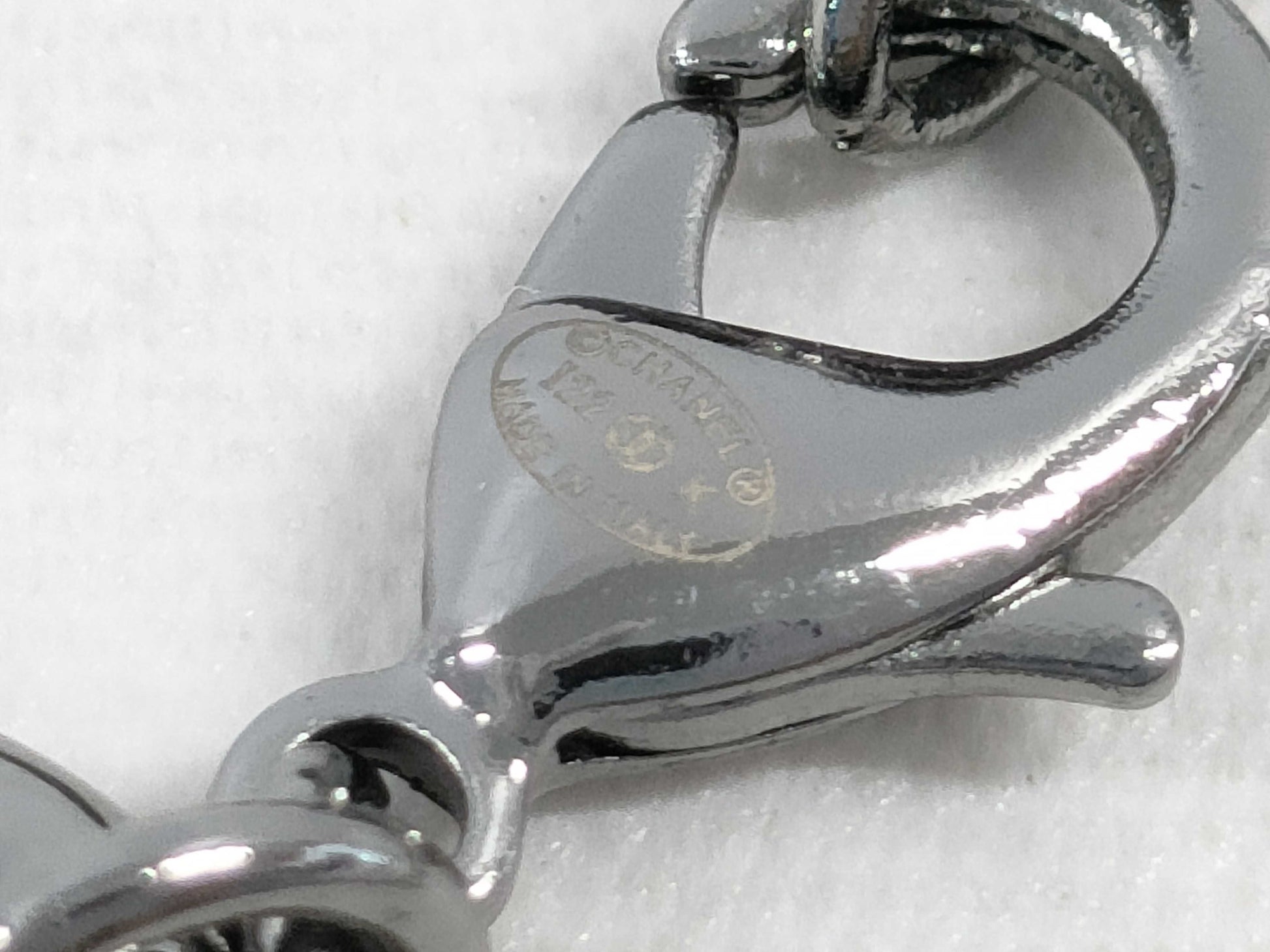 CHANEL I22K Curb Chain Necklace