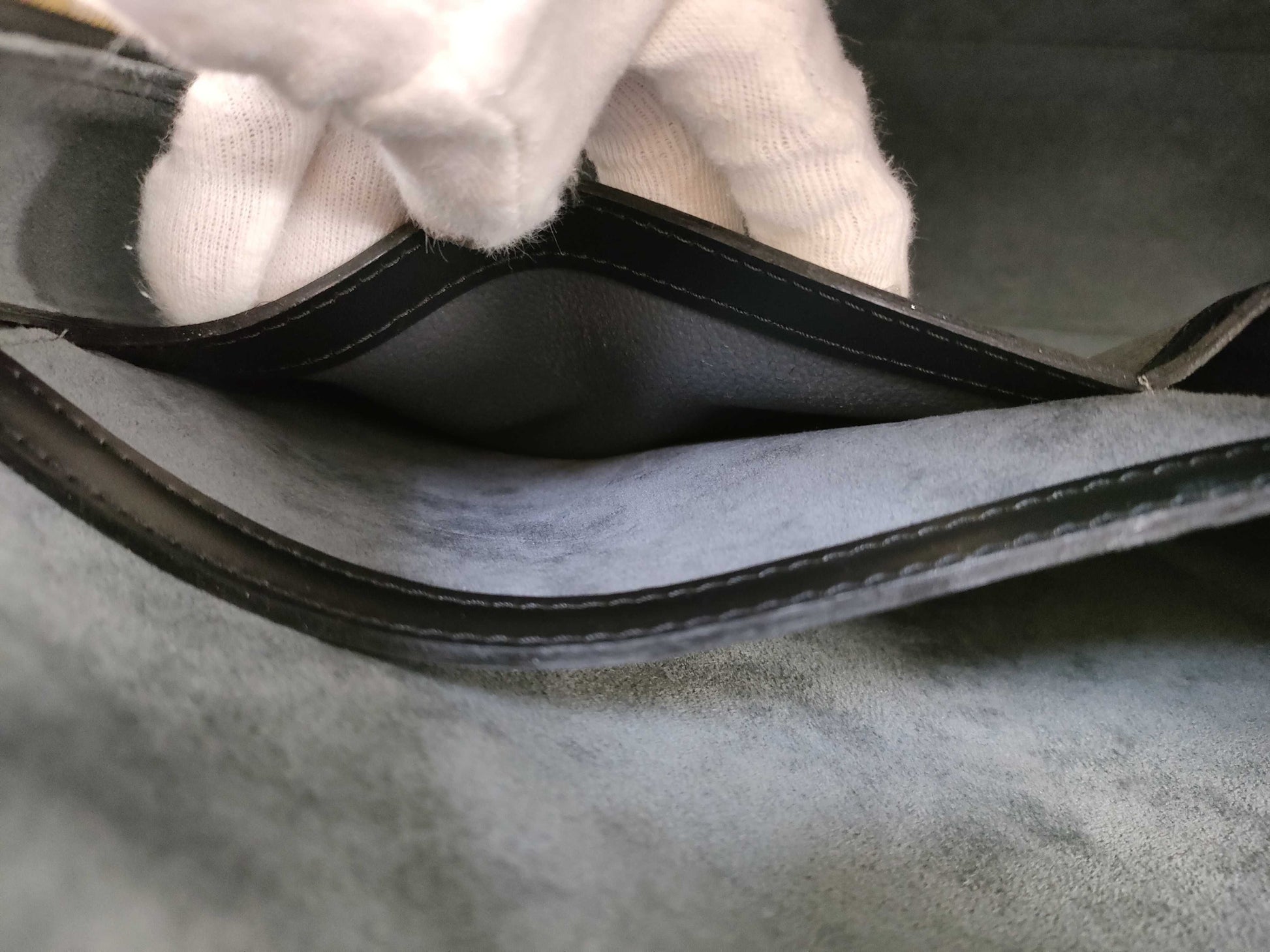 LOUIS VUITTON M54512 Epi Sorbonne Handbag