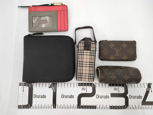 5 items including LOUIS VUITTON, PRADA, and BURBERRY wallets, key cases, and CD cases