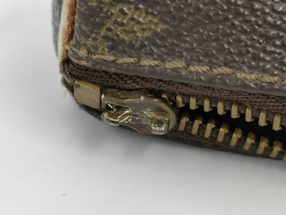 5 items including LOUIS VUITTON, PRADA, and BURBERRY wallets, key cases, and CD cases