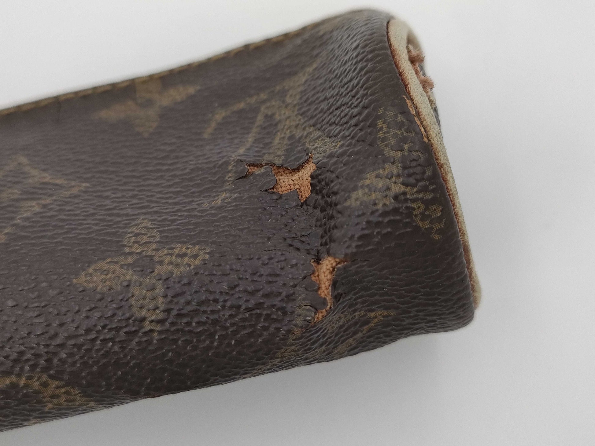 5 items including LOUIS VUITTON, PRADA, and BURBERRY wallets, key cases, and CD cases