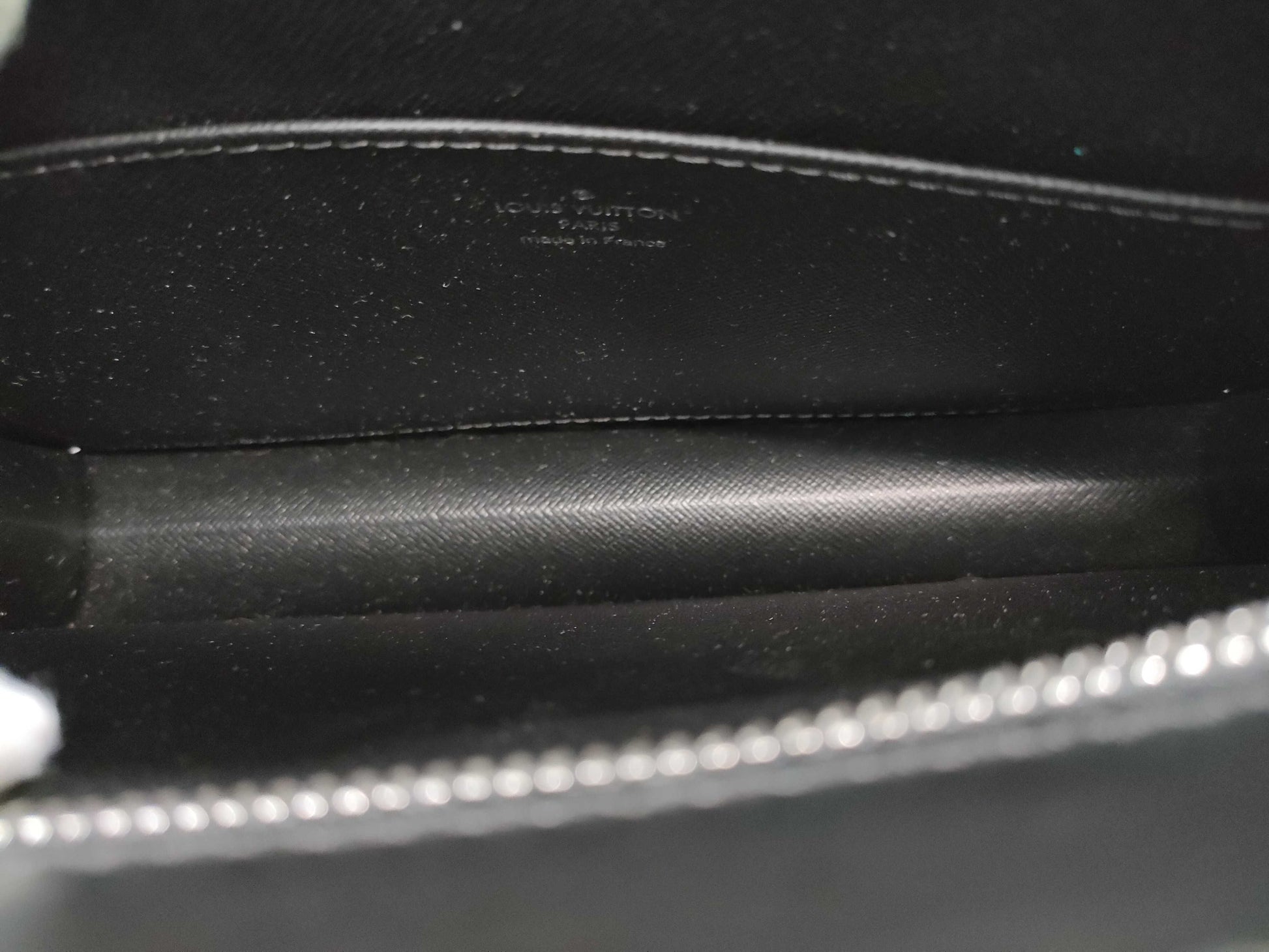 LOUIS VUITTON Taiga Pochette Homme Second Bag