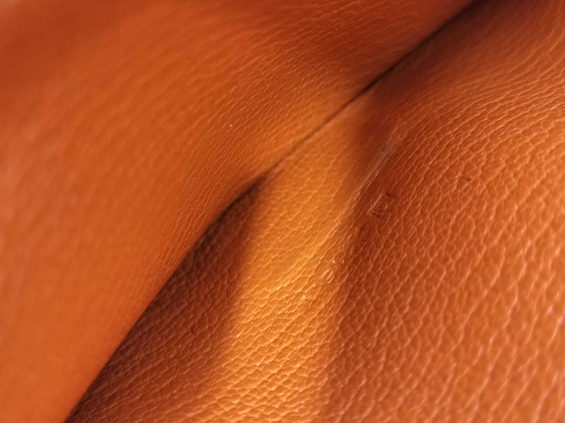 HERMES Bearn □Q engraved wallet with frayed threads in the bill compartment