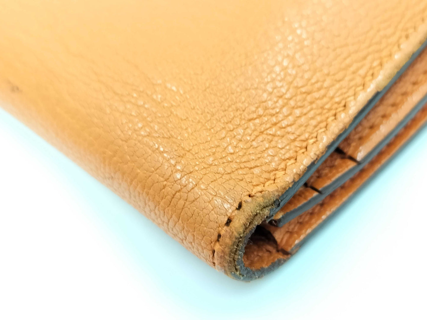 HERMES Bearn □Q engraved wallet with frayed threads in the bill compartment