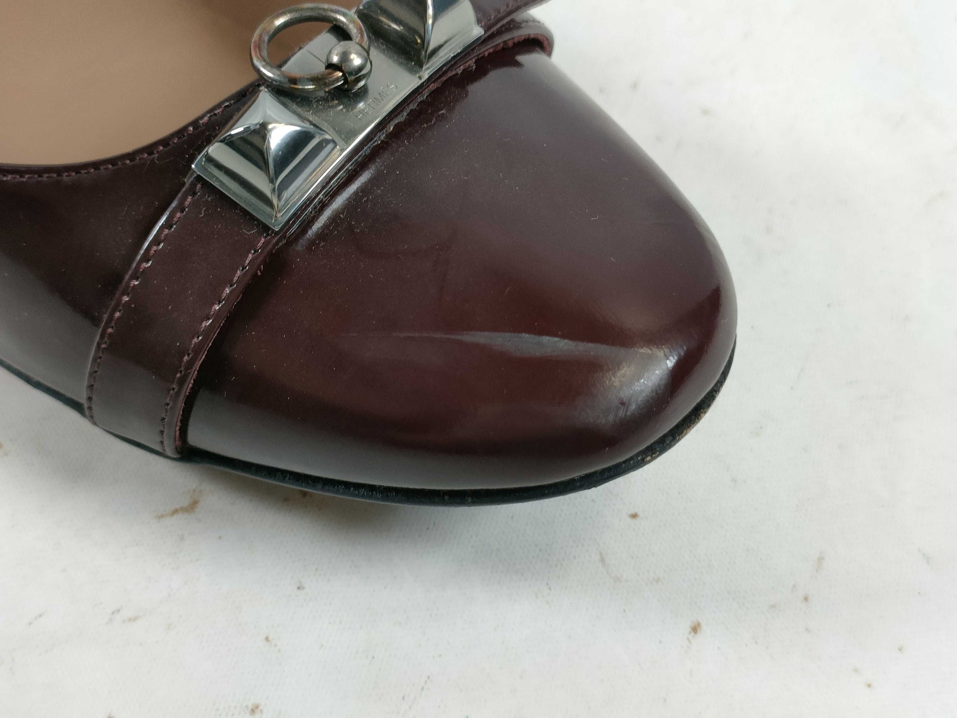 HERMES Enamel Flat Round Toe Pumps