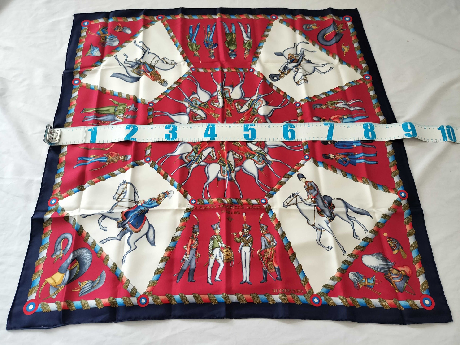 HERMES Carre Carre 90 / Russian Military Museum / White scarf without tag