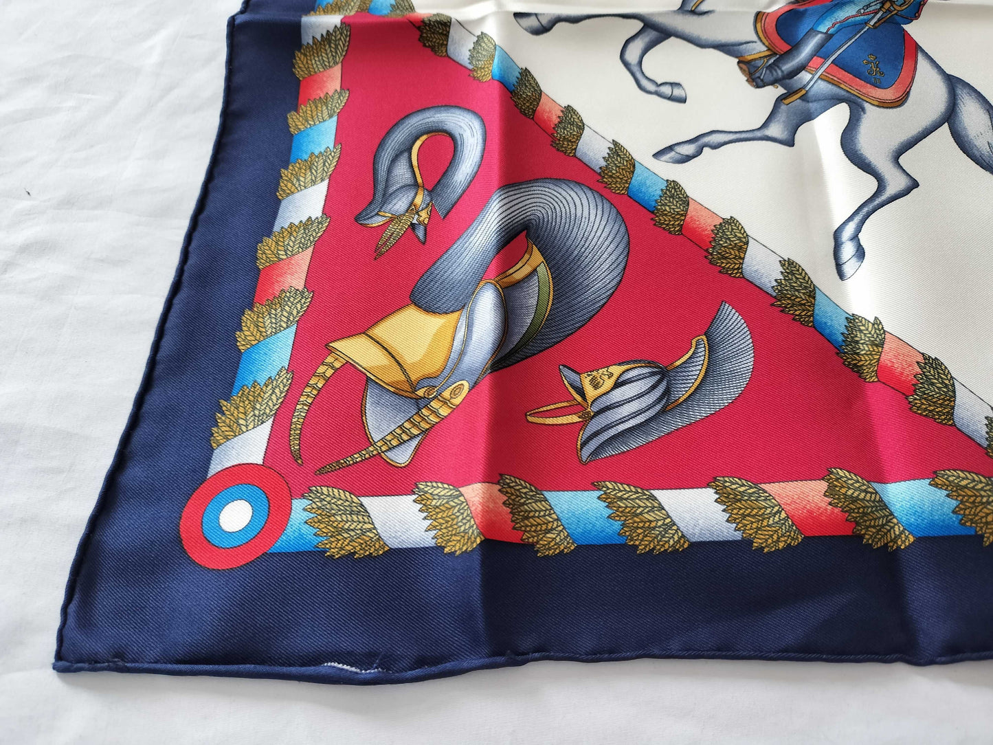 HERMES Carre Carre 90 / Russian Military Museum / White scarf without tag