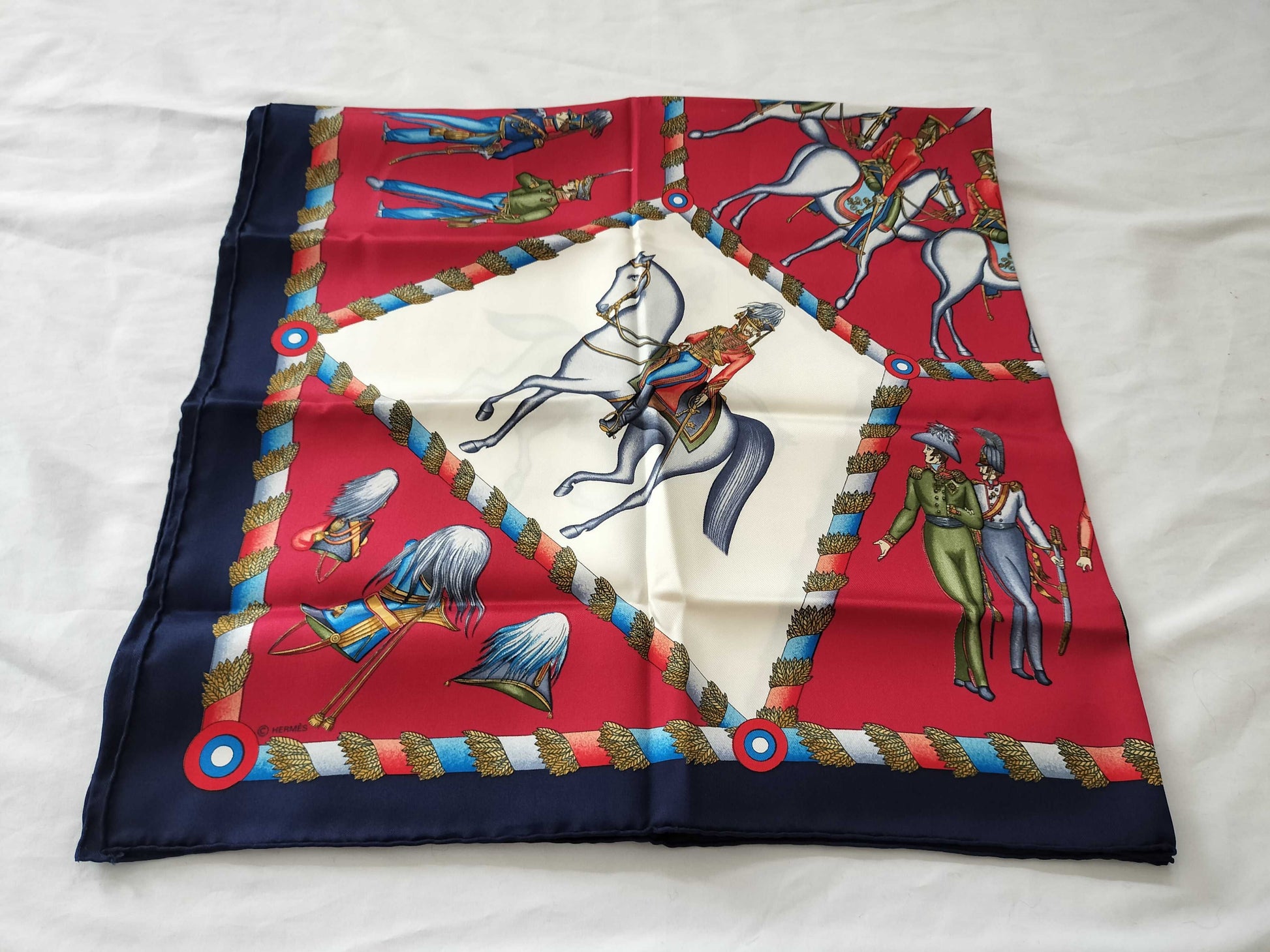 HERMES Carre Carre 90 / Russian Military Museum / White scarf without tag