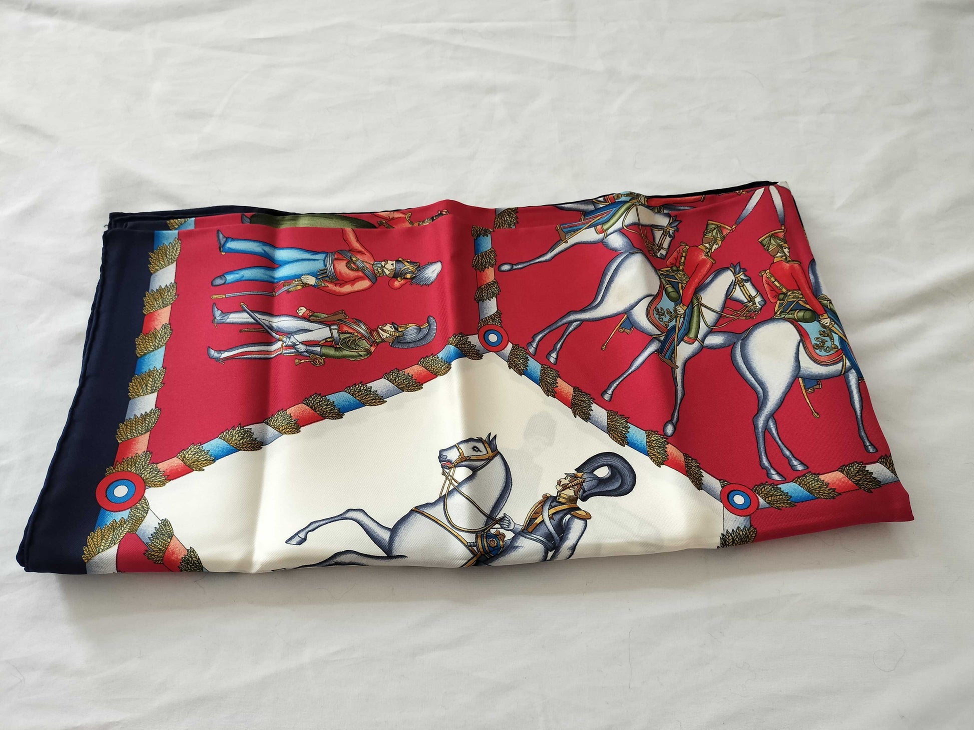 HERMES Carre Carre 90 / Russian Military Museum / White scarf without tag