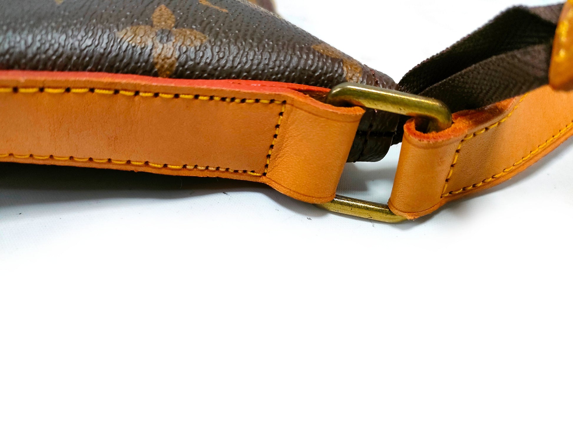 LOUIS VUITTON M47275 Monogram Amfurthly Shoulder Bag